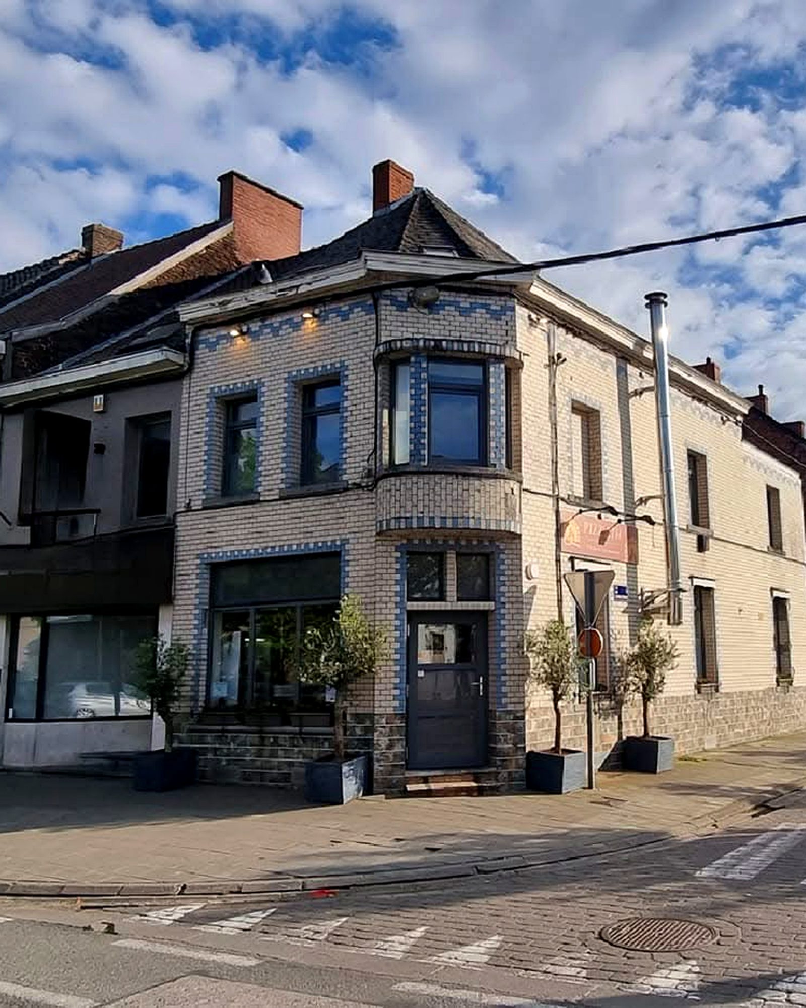 Façade de la pizzeria Pizz'Ath, Chaussée de Mons à Ath